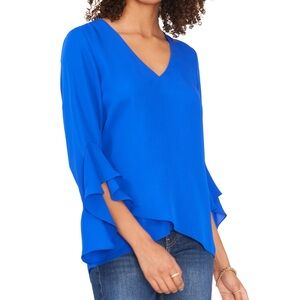 Vince Camuto Flutter Sleeve V neck blouse Sixe Medium